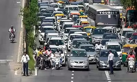 பழமையான வாகனங்களின் புதுப்பித்தல் கட்டணம் அதிகரிப்பு - மத்திய அரசு
