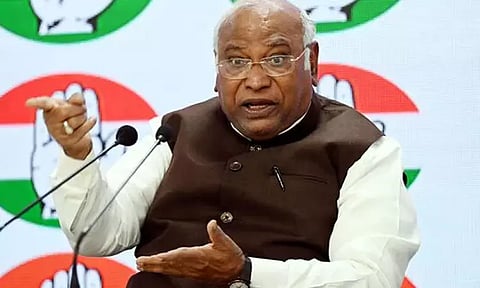 பதிலளிப்பதை அவமானமாக கருதுகிறார்; பிரதமர் மோடி மீது மல்லிகார்ஜுன கார்கே தாக்கு