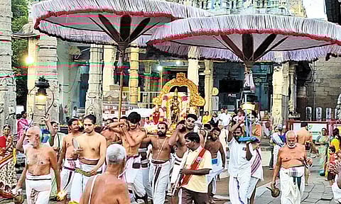 காஞ்சிபுரம் வரதராஜ பெருமாள் கோவிலில் திருவடி கோவில் புறப்பாடு உற்சவம்