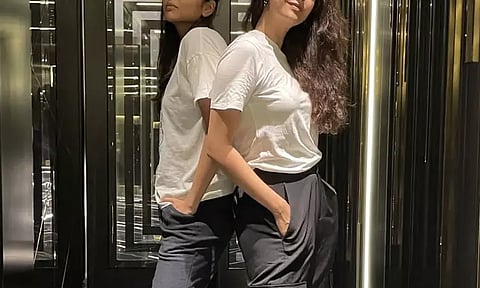 Do you know who the people in the photo are? - Friends since childhood...now star heroines