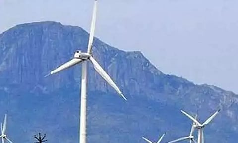 தூத்துக்குடியில் இருந்து அமெரிக்காவுக்கு ஏற்றுமதியான காற்றாலைகள்