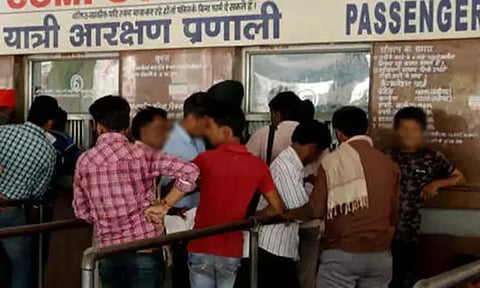 ரெயில்வே அலுவலகப்பணிகளில் இந்தி பயன்பாட்டை அதிகரிக்க வேண்டும்.. தெற்கு ரெயில்வே உத்தரவால் பரபரப்பு