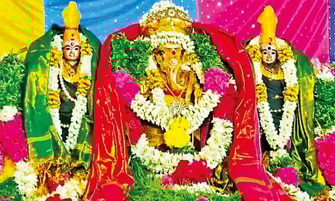 உப்பூரில் சதுர்த்தி விழா: சித்தி, புத்தியுடன் விநாயகருக்கு திருக்கல்யாணம்