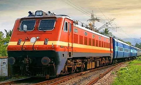 மதுரை-ராமேஸ்வரம் இடையே நாளை ரெயில்கள் வழக்கம் போல் இயங்கும்