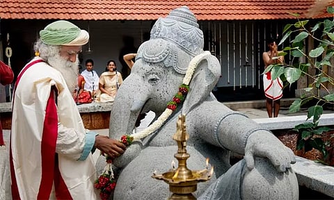 தடைகள் நீங்கட்டும், புத்தி மலரட்டும் - சத்குருவின் விநாயகர் சதுர்த்தி வாழ்த்து
