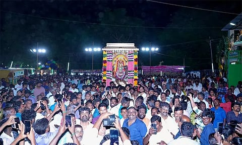 கற்பகப் பொன் சப்ரத்தில் முத்துமாலை அம்மன் பவனி