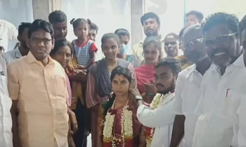 மார்க்சிஸ்ட் கட்சி அலுவலகத்தில் நடந்த காதல் திருமணம் - பாதுகாப்பு கேட்டு புதுமண தம்பதி மனு