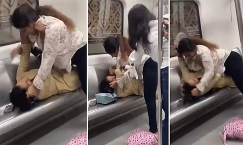 டெல்லி மெட்ரோ ரெயிலில் பெண்கள் குடுமிப்பிடி சண்டை - வைரல் வீடியோ