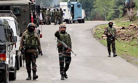 எல்லையில் ஊடுருவல் முயற்சி: 2 பயங்கரவாதிகள் சுட்டுக்கொலை