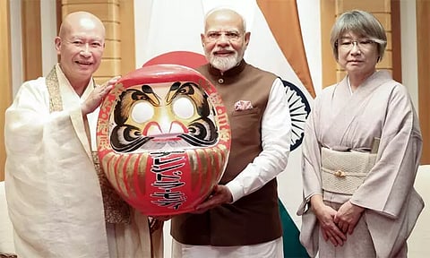 பிரதமர் மோடிக்கு போதி தர்மர் பொம்மை பரிசளிப்பு