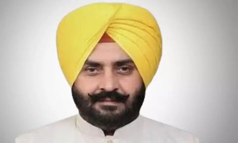 பஞ்சாபில் பாலியல் வன்கொடுமை வழக்கில் கைதான ஆம் ஆத்மி எம்.எல்.ஏ. தப்பி ஓட்டம்