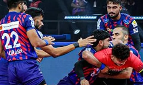 புரோ கபடி லீக்: பெங்களூரு அணியை வீழ்த்தி டெல்லி வெற்றி
