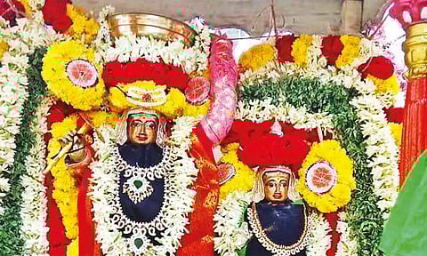 காரைக்கால், திருவானைக்காவல் கோவில்களில் பிட்டுக்கு மண் சுமந்த நிகழ்ச்சி