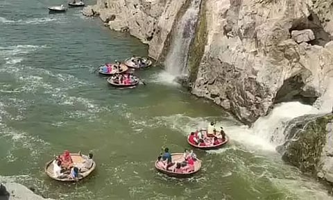 ஒகேனக்கல் காவிரி ஆற்றில் பரிசல் இயக்க அனுமதி