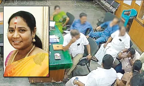 மன்னிப்பு கேட்பது போன்று என்னிடம் தவறாக நடந்துகொண்டார்.. நகராட்சி ஊழியர் மீது பெண் கவுன்சிலர் புகார்