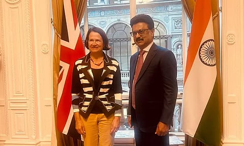 இங்கிலாந்து மந்திரியுடன் முதல்-அமைச்சர் மு.க.ஸ்டாலின் சந்திப்பு