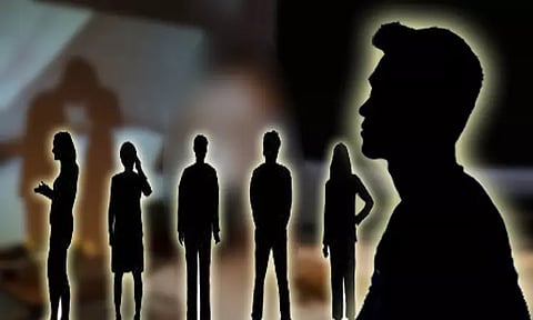 உல்லாசத்துக்கு அழைத்த பெண்... வீட்டிற்குள் 6 பேரா.. ? - வாலிபருக்கு காத்திருந்த பேரதிர்ச்சி