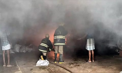 கோவில்பட்டியில் தீப்பெட்டி ஆலையில் தீ விபத்து: பல லட்ச ரூபாய் மதிப்புள்ள இயந்திரம், மூலப் பொருட்கள் சேதம்