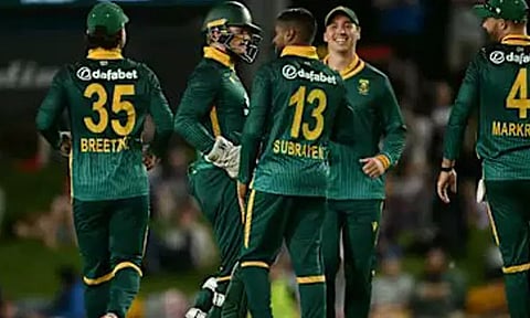 சர்ச்சையில் சிக்கிய தென் ஆப்பிரிக்க ஸ்பின்னர் மீண்டும் பந்து வீச ஐ.சி.சி. அனுமதி