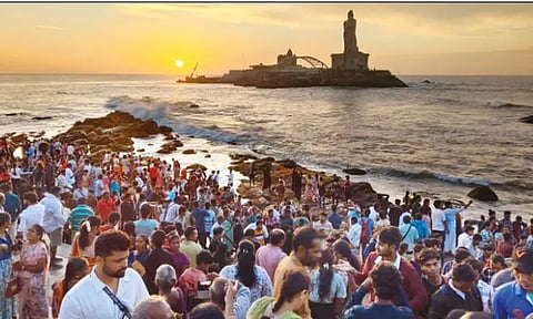 ஓணம் பண்டிகை தொடர் விடுமுறை: கன்னியாகுமரியில் குவிந்த சுற்றுலா பயணிகள்