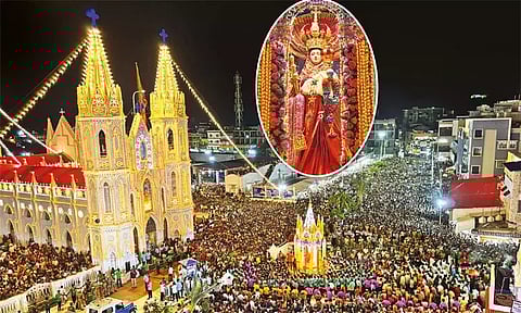 வேளாங்கண்ணி புனித ஆரோக்கிய மாதா பேராலய பெரிய தேர்பவனி: பல்லாயிரக்கணக்கானோர் பங்கேற்பு