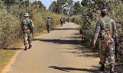 காஷ்மீரில் என்கவுன்ட்டர்; பயங்கரவாதியை சுட்டு வீழ்த்திய ராணுவம்