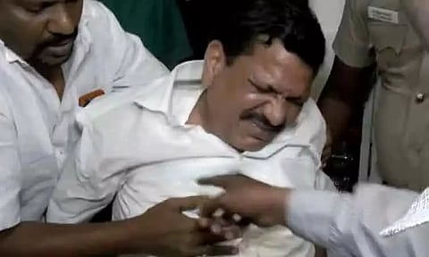 கைது செய்யப்பட்ட ஏர்போர்ட் மூர்த்தி மருத்துவமனையில் அனுமதி