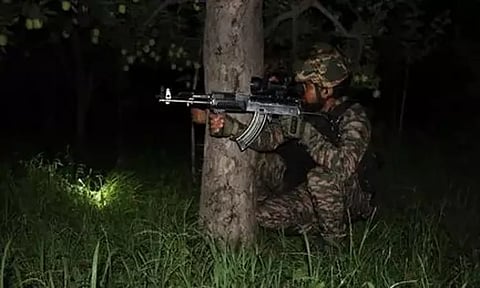 ஜம்மு காஷ்மீரில் என்கவுண்டரில் பயங்கரவாதிகள் 2 பேர் சுட்டுக்கொலை