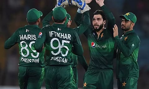 சர்வதேச கிரிக்கெட்டில் இருந்து 31 வயதான பாக்.வீரர் திடீர் ஓய்வு அறிவிப்பு