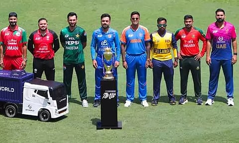 ஆசிய கோப்பை: குழு புகைப்படம் எடுத்த கேப்டன்கள்