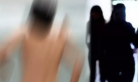 A young man tried to enter a woman's house naked