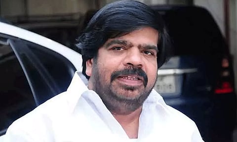 வீடு தேடி வந்த இயக்குனரை நெகிழ வைத்த டி.ராஜேந்தர்