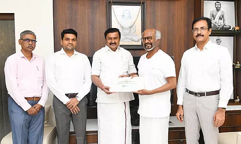 இளையராஜாவுக்கு பாராட்டு விழா: ரஜினிகாந்துக்கு அழைப்பு