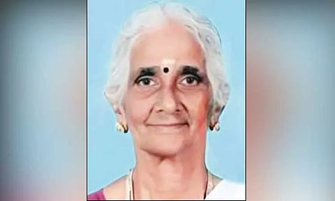 பிளஸ்-2 தேர்வில் தேர்ச்சி பெற்று அசத்திய 77 வயது மூதாட்டி