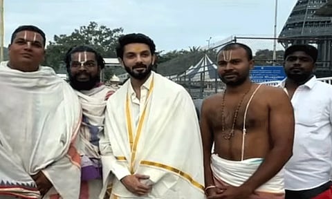 ஏழுமலையான் கோவிலில் சாமி தரிசனம் செய்த அனிருத்