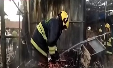 திசையன்விளை வாரச்சந்தையில் பயங்கர தீ விபத்து: ரூ.9 லட்சம் மதிப்பிலான பொருட்கள் சேதம்