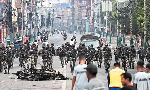 நேபாளத்தில் இடைக்கால அரசு தலைவரை தேர்ந்தெடுப்பதில் இழுபறி