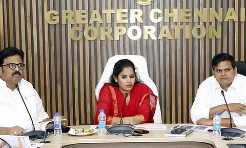 மேயர் பிரியா தலைமையில் வடகிழக்குப் பருவமழை முன்னெச்சரிக்கை ஆய்வுக் கூட்டம்