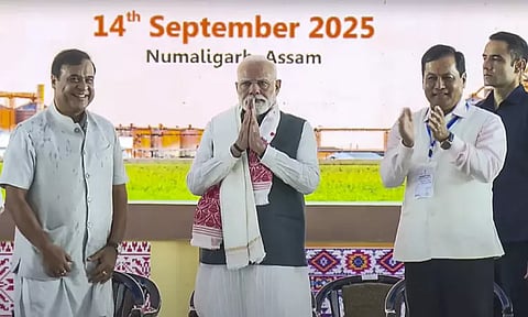 அசாமில் ரூ. 18 ஆயிரத்து 530 கோடிக்கு வளர்ச்சித்திட்ட பணிகளை தொடங்கி வைத்த பிரதமர் மோடி