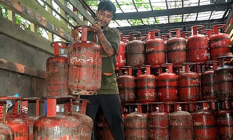 சமையல் கியாசுக்கு 55 சதவீதம் வரி விதிப்பா? - தமிழக அரசு மறுப்பு