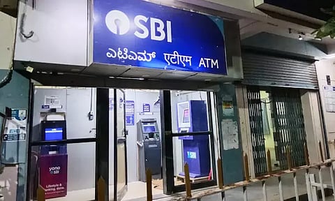 எஸ்.பி.ஐ வங்கியில் ஊழியர்களை கட்டிப்போட்டு ரூ.20 கோடி மதிப்புள்ள தங்க நகைகள் கொள்ளை