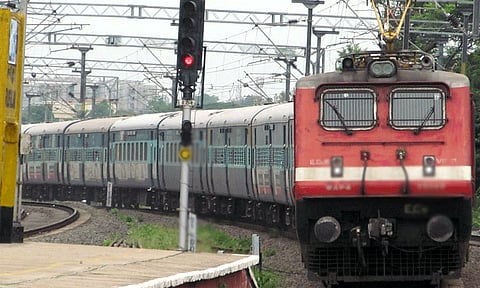 சென்னை - பெங்களூரு டபுள் டக்கர், கோவை ரெயில்களில் கூடுதலாக 2 பெட்டிகள் இணைப்பு