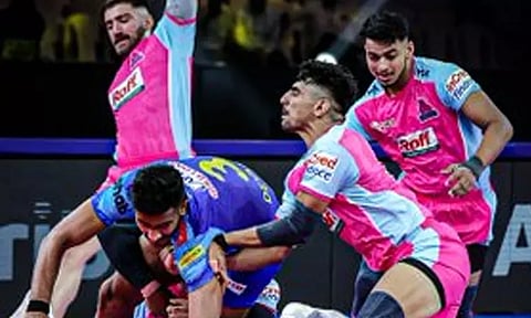 புரோ கபடி லீக்: பெங்கால் வாரியர்ஸ் அணியை வீழ்த்தி ஜெய்ப்பூர் வெற்றி