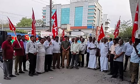 நெல்லையில் பழைய பென்சன் திட்டத்தை அமல்படுத்த கோரி சிஐடியு ஆர்ப்பாட்டம்