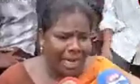 விஜய் பிரசாரத்தை பார்க்க வந்த பெண்ணிடம் 4 சவரன் நகை திருட்டு