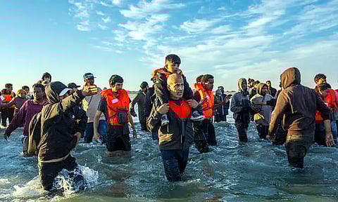 ஒரே நாளில் ஆங்கில கால்வாயை கடந்த 1,072 அகதிகள்