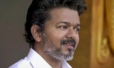 அவதூறு பரப்பும் ‘யூடியூப்’ வீடியோக்களை அகற்ற வேண்டும்.. விஜய்யின் உறவினர் வழக்கு