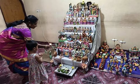 திருவள்ளூரில் நவராத்திரி விழா ஆரம்பம்... களைகட்டிய கொலு வழிபாடு