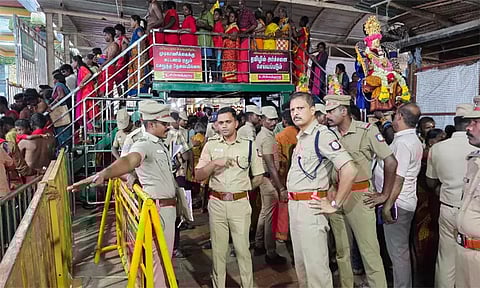 தசரா கொடியேற்றம்: குலசேகரன்பட்டினத்தில் பாதுகாப்பு ஏற்பாடுகள் குறித்து எஸ்.பி. நேரில் ஆய்வு