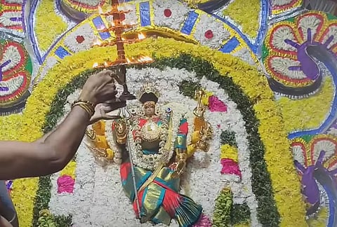 குலசை தசரா திருவிழா கோலாகலம்; துர்கை கோலத்தில் எழுந்தருளிய அம்மன்